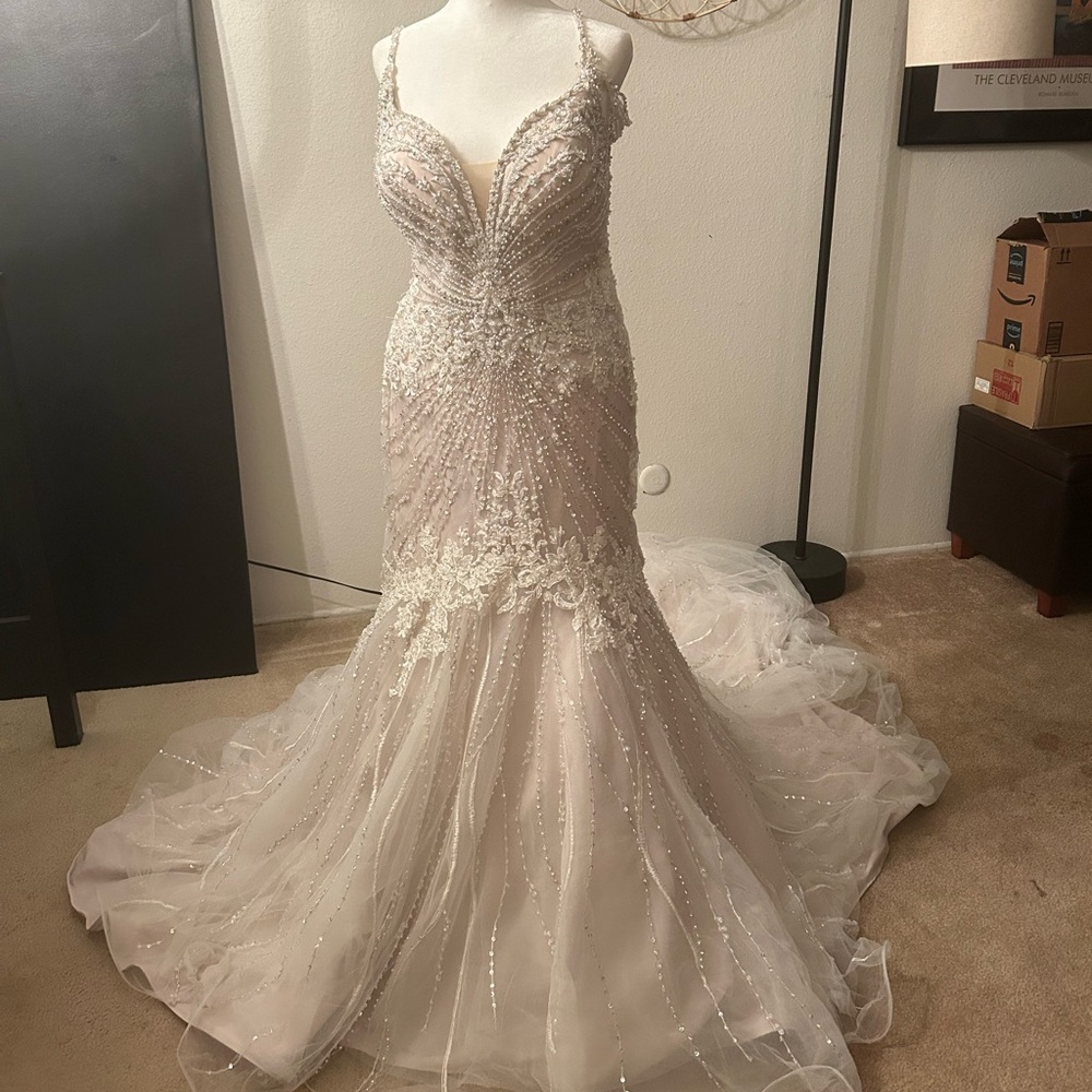 KENNETH WINSTON BRIDAL GOWN
Style: 1884